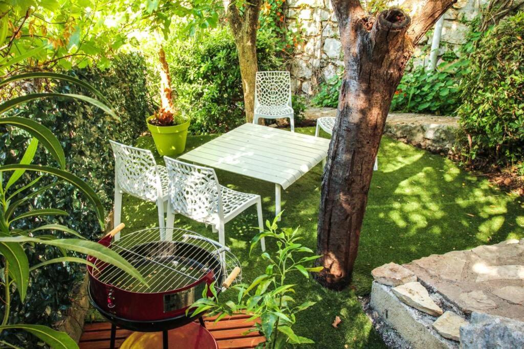 Appartement Lumineux Avec Terrasse Jardin Et Acces Piscine Вильфранш-сюр-Мер Экстерьер фото